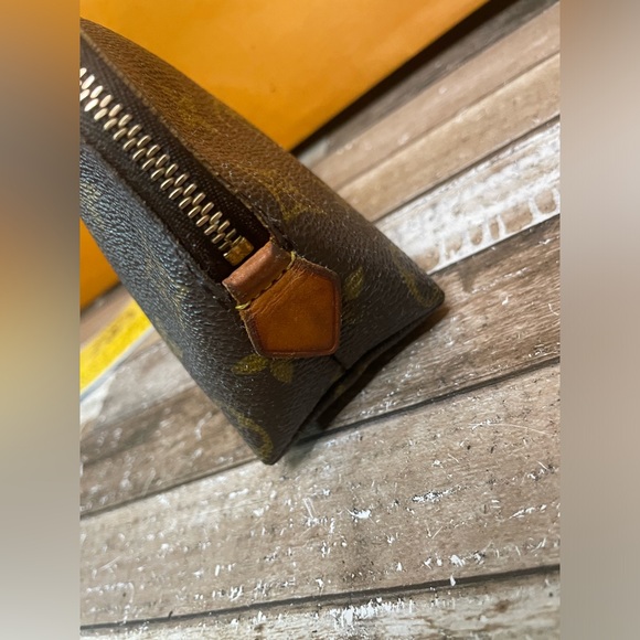 Louis Vuitton Pouch - Picture 5 of 16